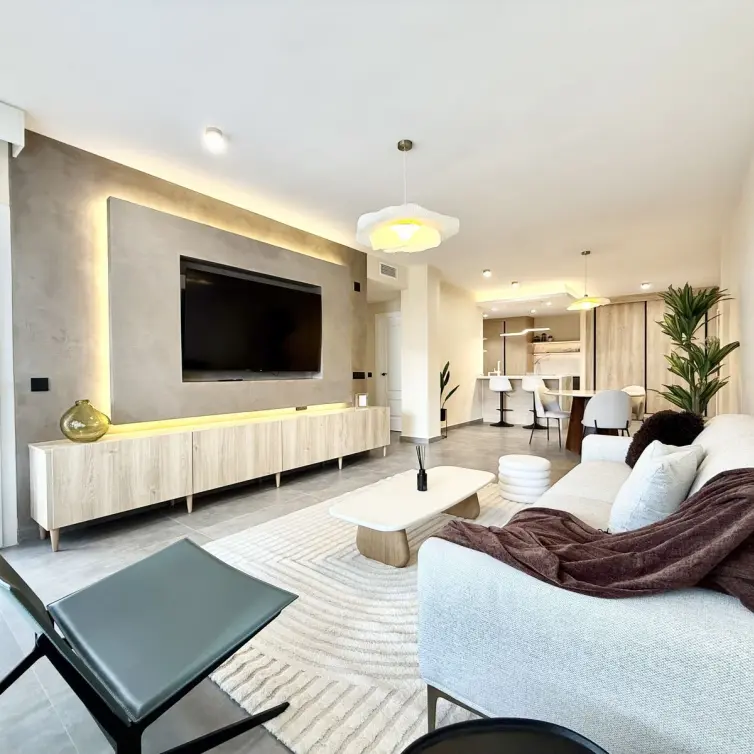 Venta de apartamento en planta media en Puerto Banús