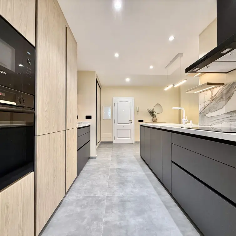 Venta de apartamento en planta media en Puerto Banús