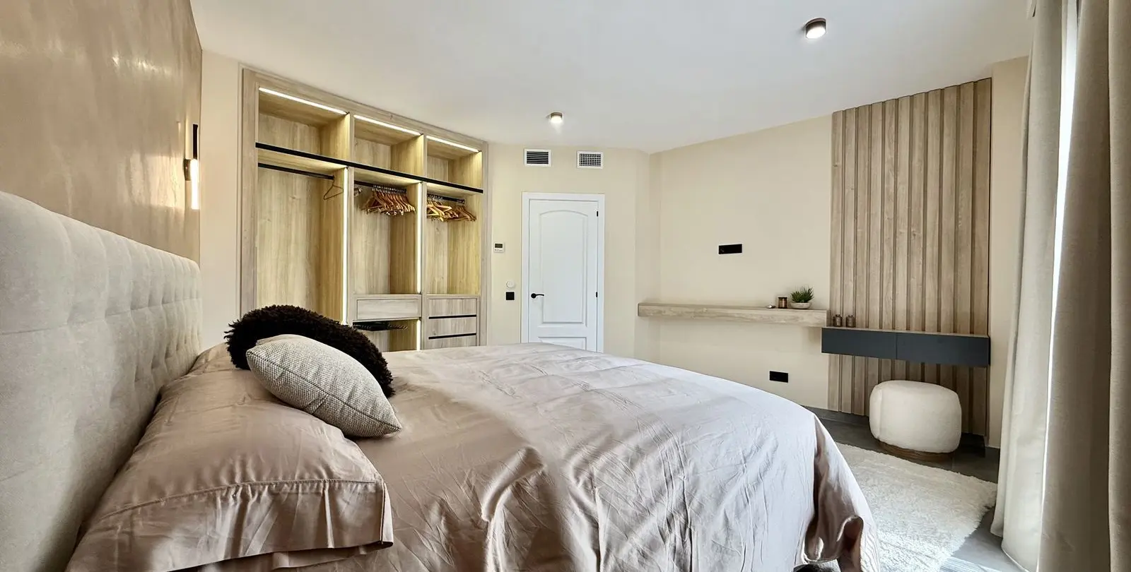 Venta de apartamento en planta media en Puerto Banús 5