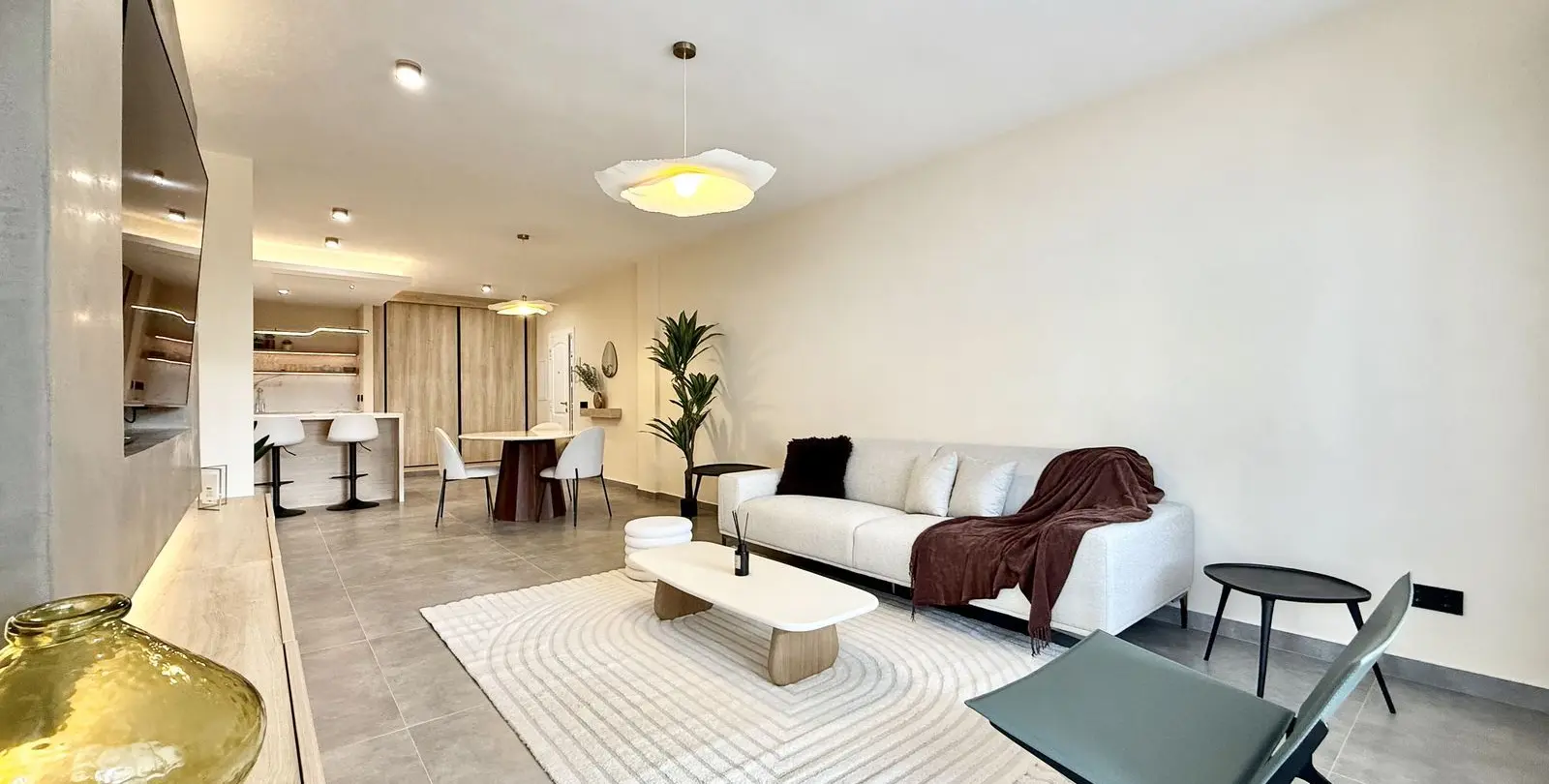 Venta de apartamento en planta media en Puerto Banús 7