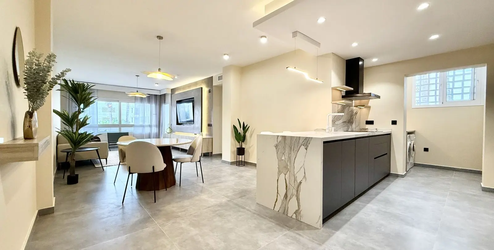 Venta de apartamento en planta media en Puerto Banús 9
