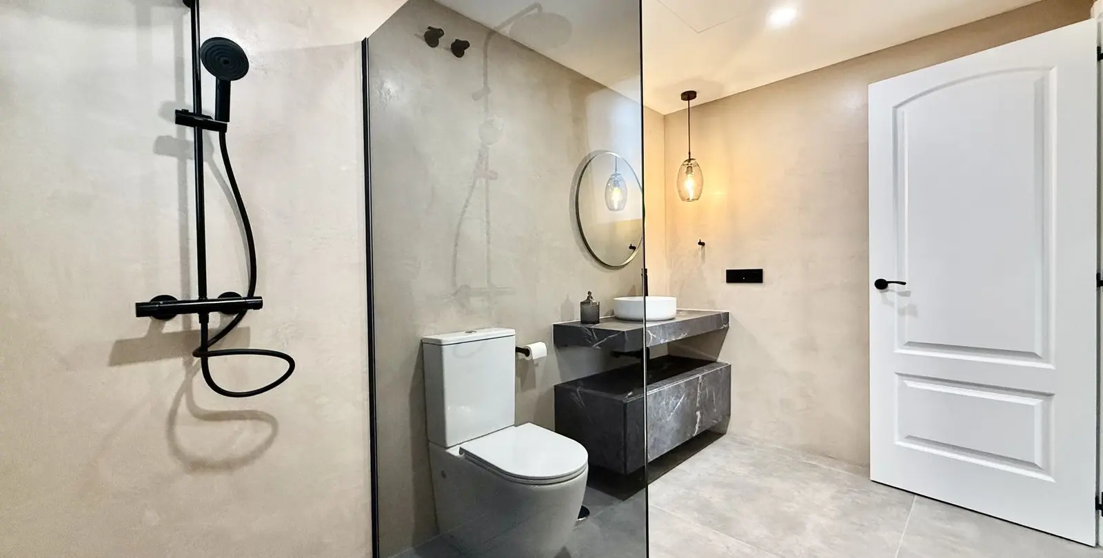 Venta de apartamento en planta media en Puerto Banús 15
