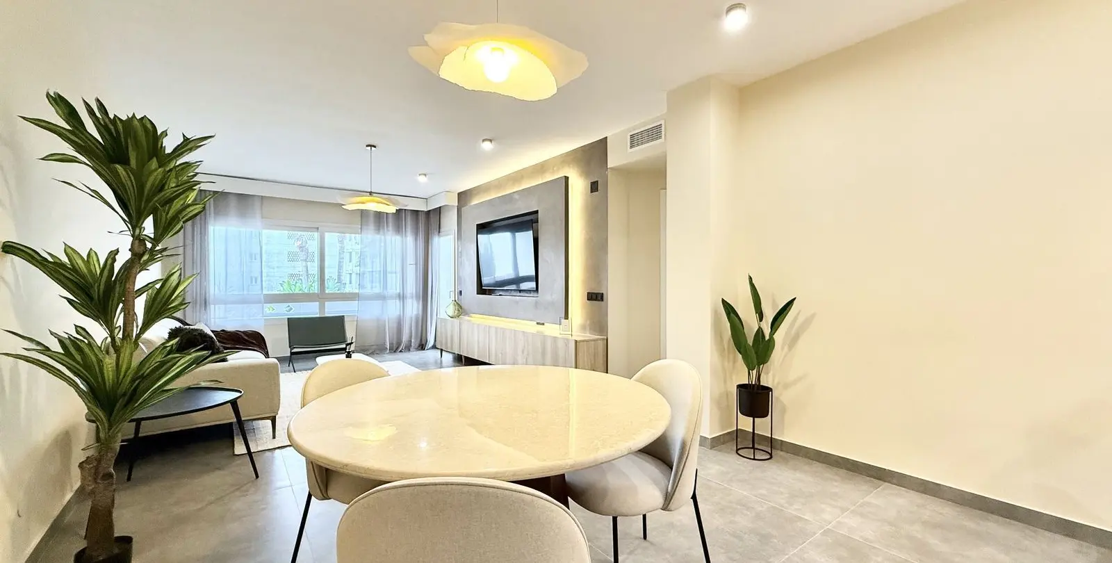 Venta de apartamento en planta media en Puerto Banús 20