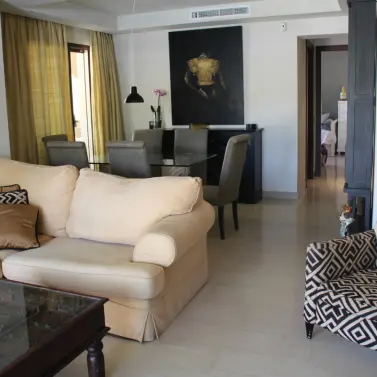 Sale of middle floor apartment in Nueva Andalucía