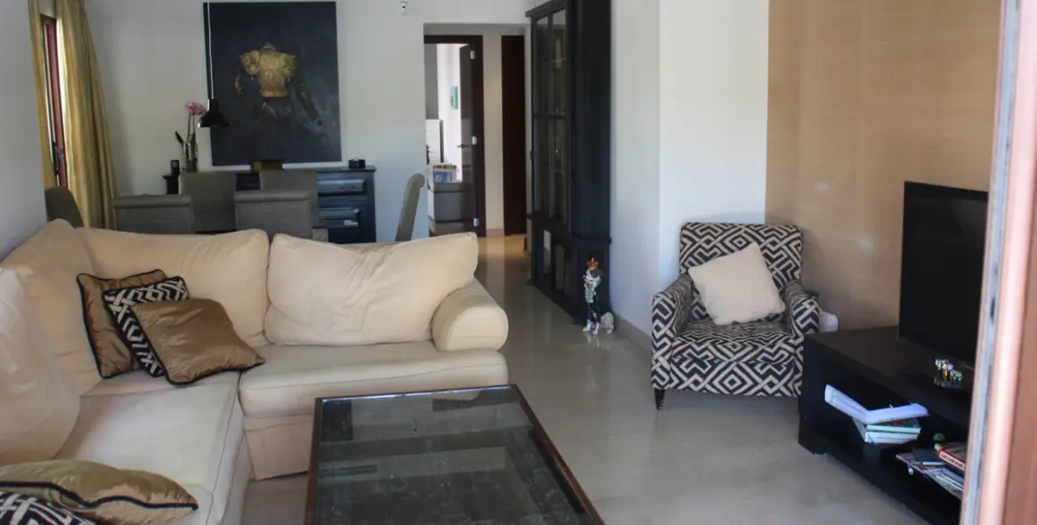 Sale of middle floor apartment in Nueva Andalucía 7