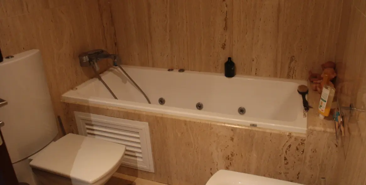 Sale of middle floor apartment in Nueva Andalucía 11