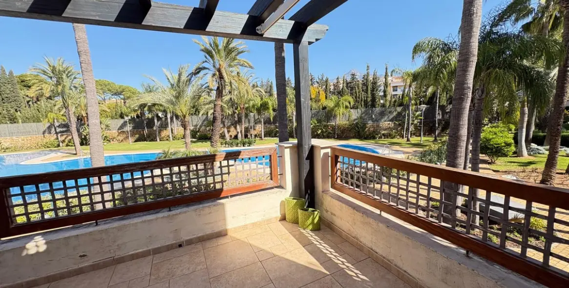 Продажа апартаментов на среднем этаже в Nueva Andalucía 23