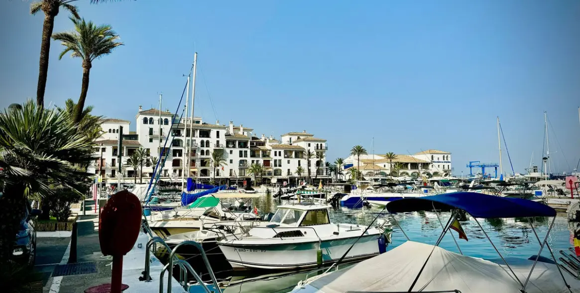 Продажа апартаментов на среднем этаже в La Duquesa 1