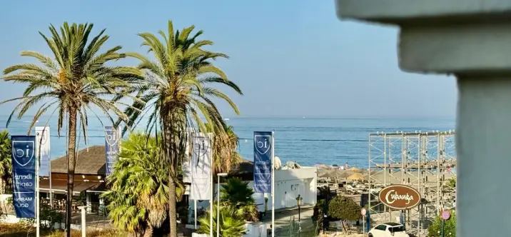 Venta de apartamento en planta media en La Duquesa 1