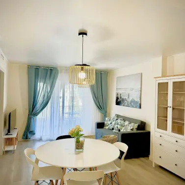 Venta de apartamento en planta media en La Duquesa