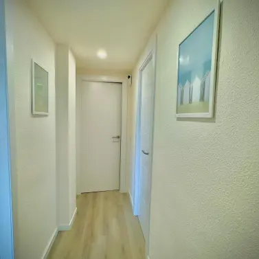 Venta de apartamento en planta media en La Duquesa