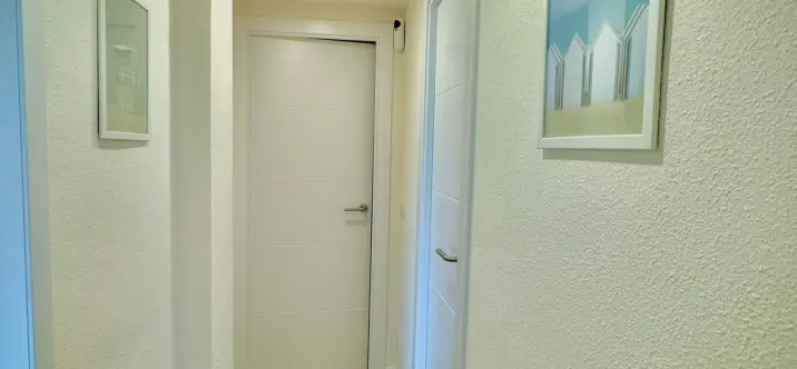 Venta de apartamento en planta media en La Duquesa 4