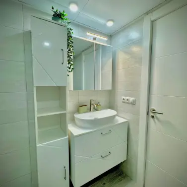 Venta de apartamento en planta media en La Duquesa