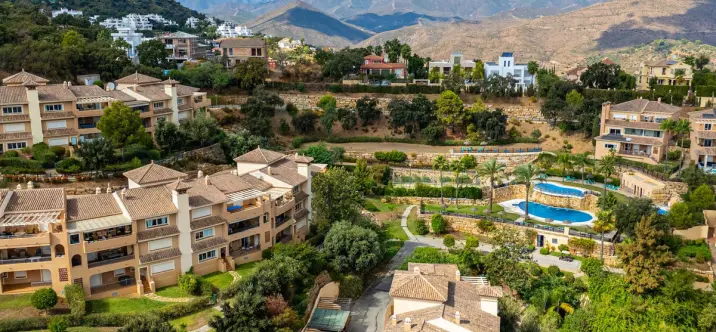 Sale of middle floor apartment in La Mairena 1