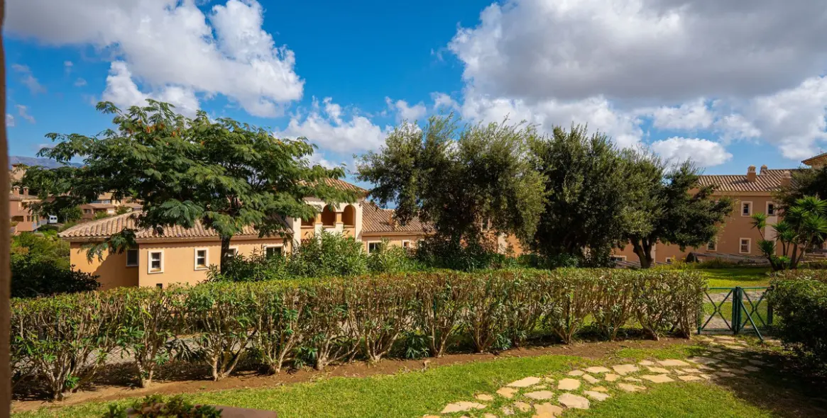 Продажа апартаментов на среднем этаже в La Mairena 17