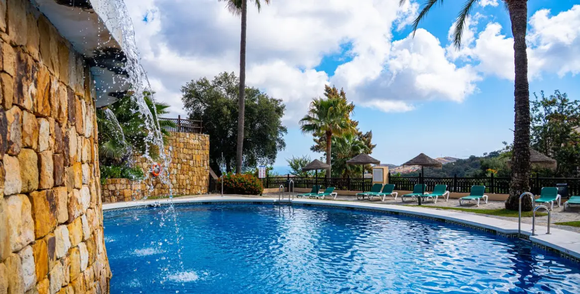 Sale of middle floor apartment in La Mairena 22