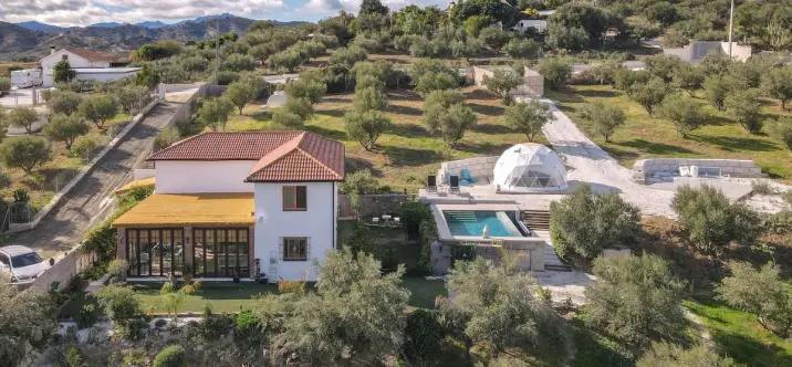 Sale of detached villa in Coín 0