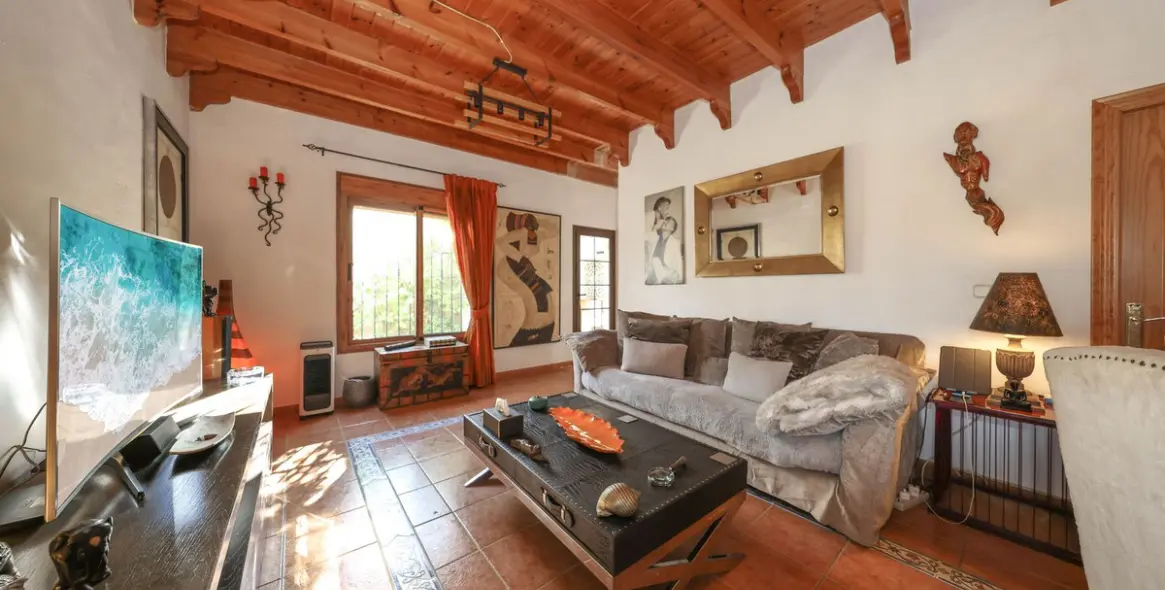 Sale of detached villa in Coín 6