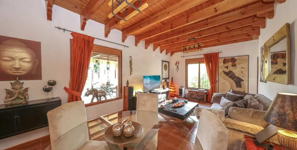 Sale of detached villa in Coín 8