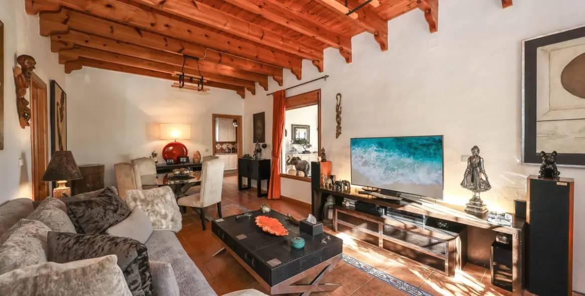 Sale of detached villa in Coín 9