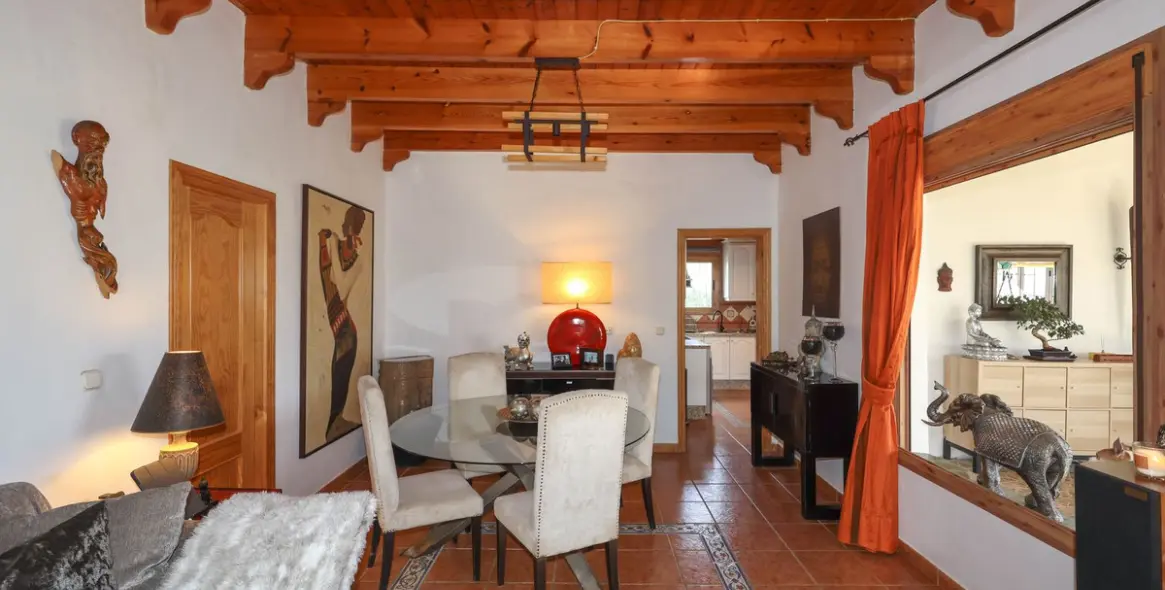 Sale of detached villa in Coín 11