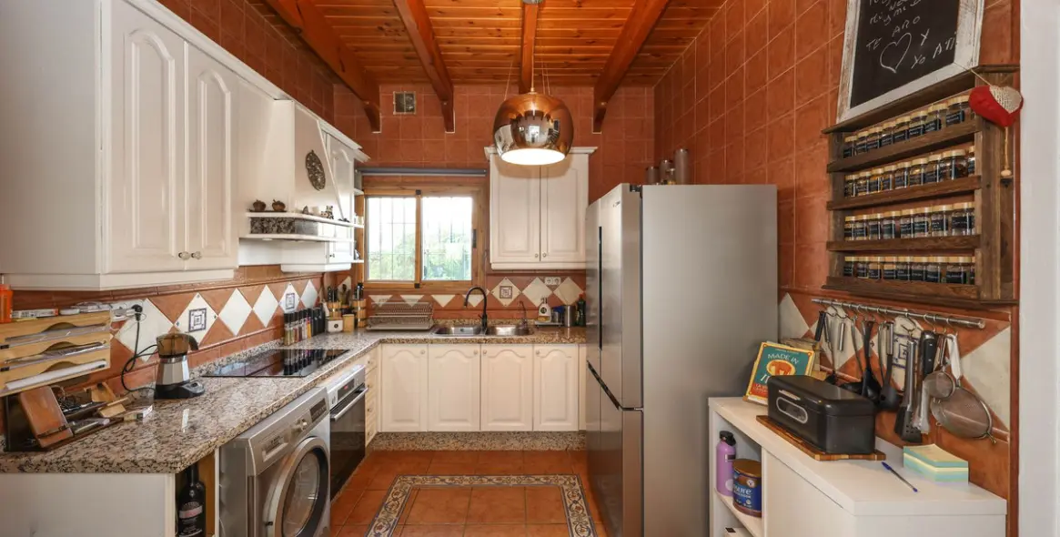 Sale of detached villa in Coín 12