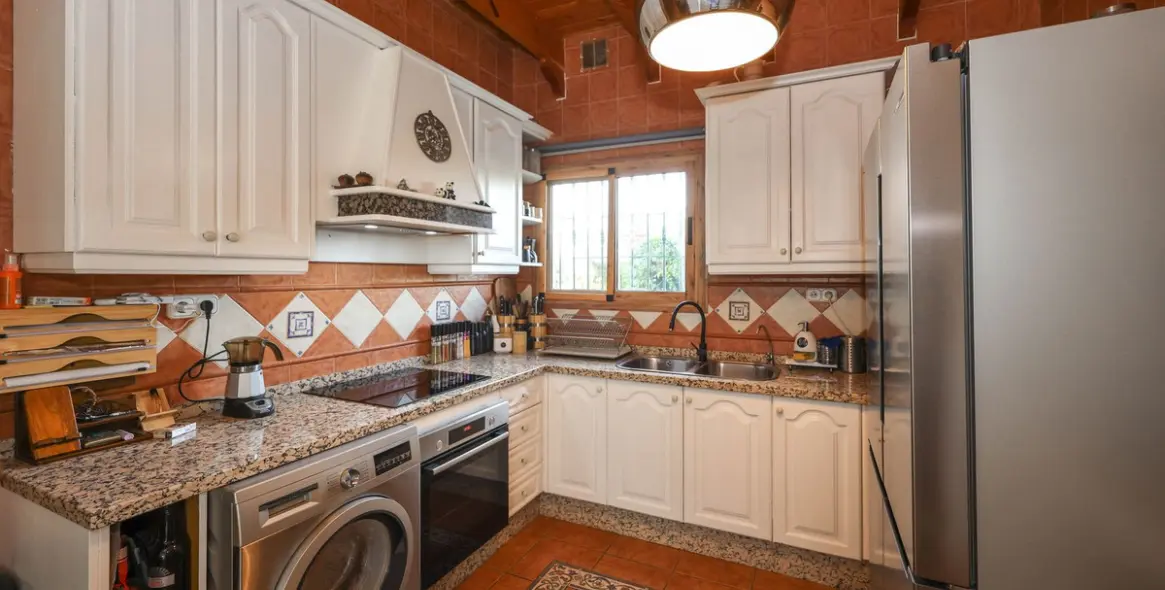 Sale of detached villa in Coín 13