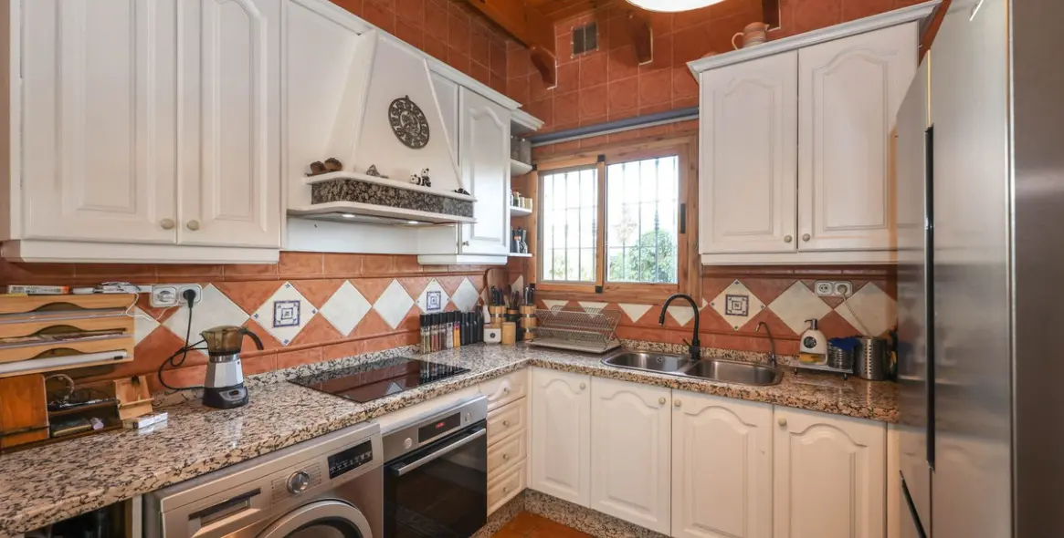 Sale of detached villa in Coín 14