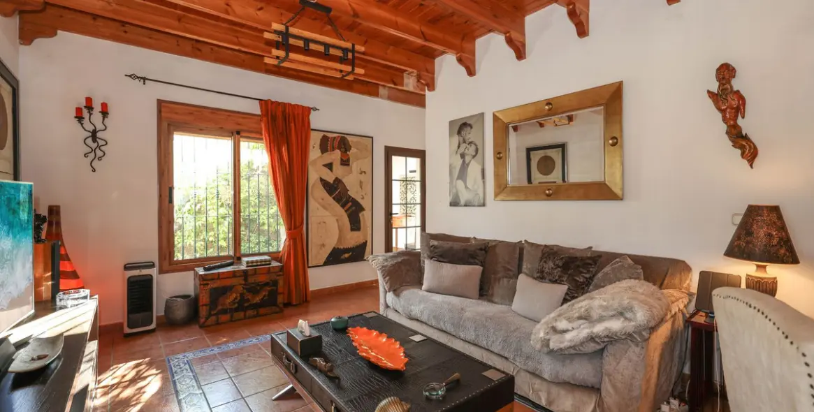 Sale of detached villa in Coín 16