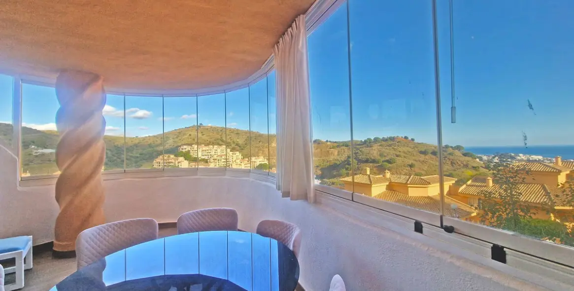 Sale of ground floor apartment in Calahonda 16