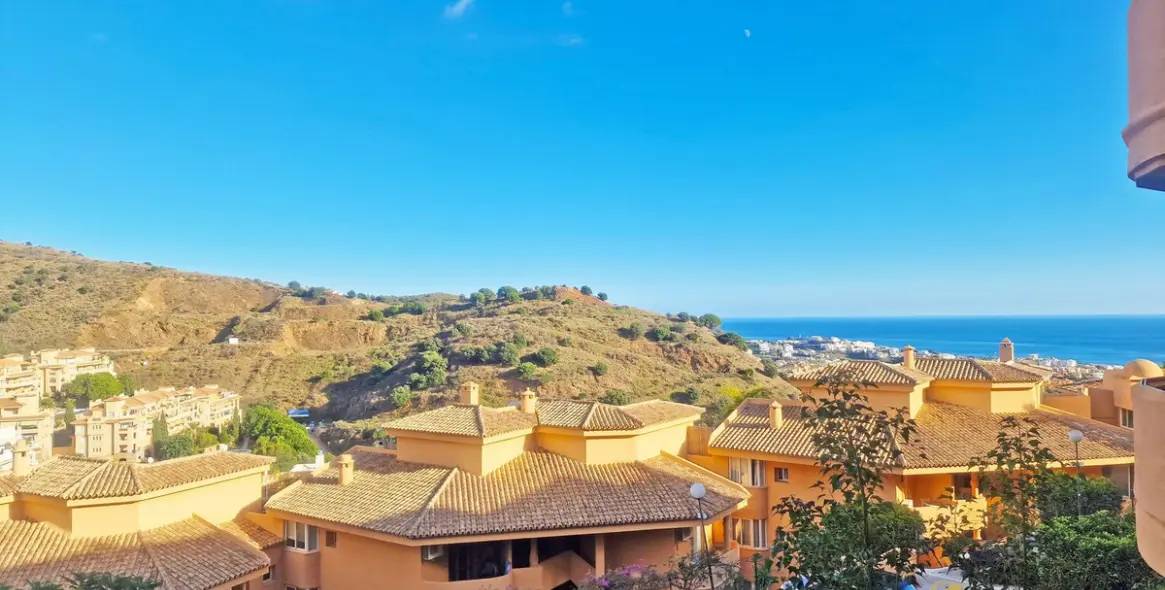 Sale of ground floor apartment in Calahonda 17