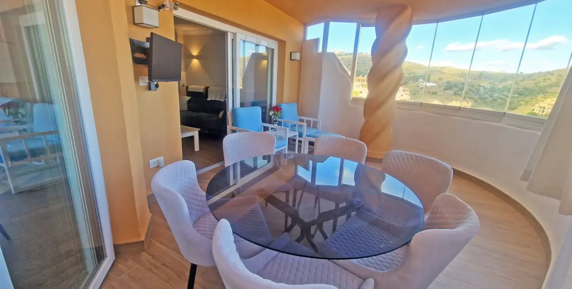 Sale of ground floor apartment in Calahonda 18