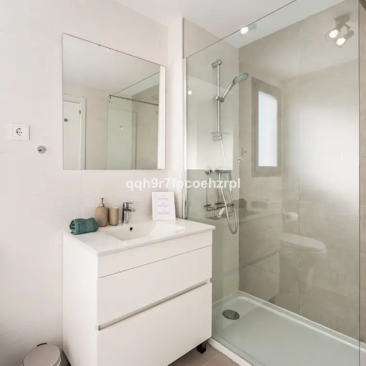 Sale of middle floor apartment in La Cala de Mijas