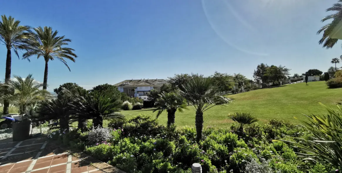 Продажа апартаментов на среднем этаже в La Cala Golf 18