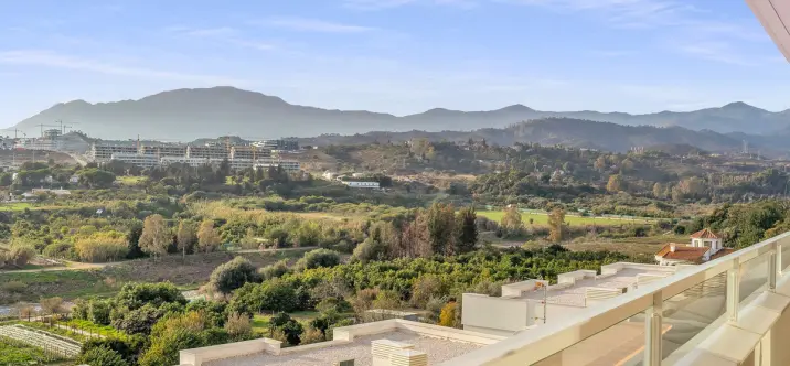 Продажа апартаментов на среднем этаже в Cancelada 0