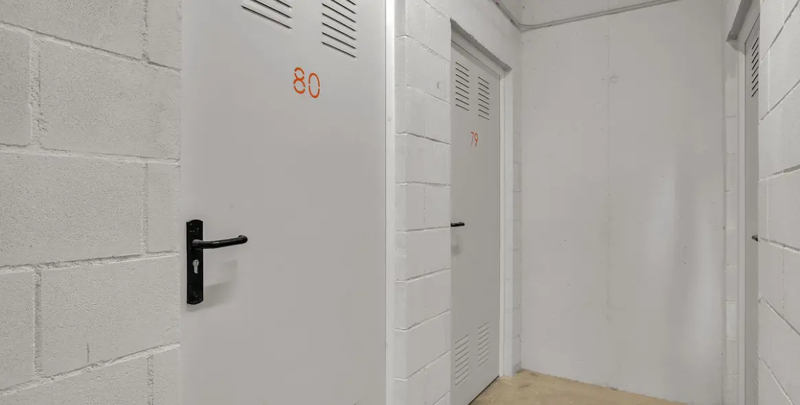 Sale of middle floor apartment in Cancelada 24