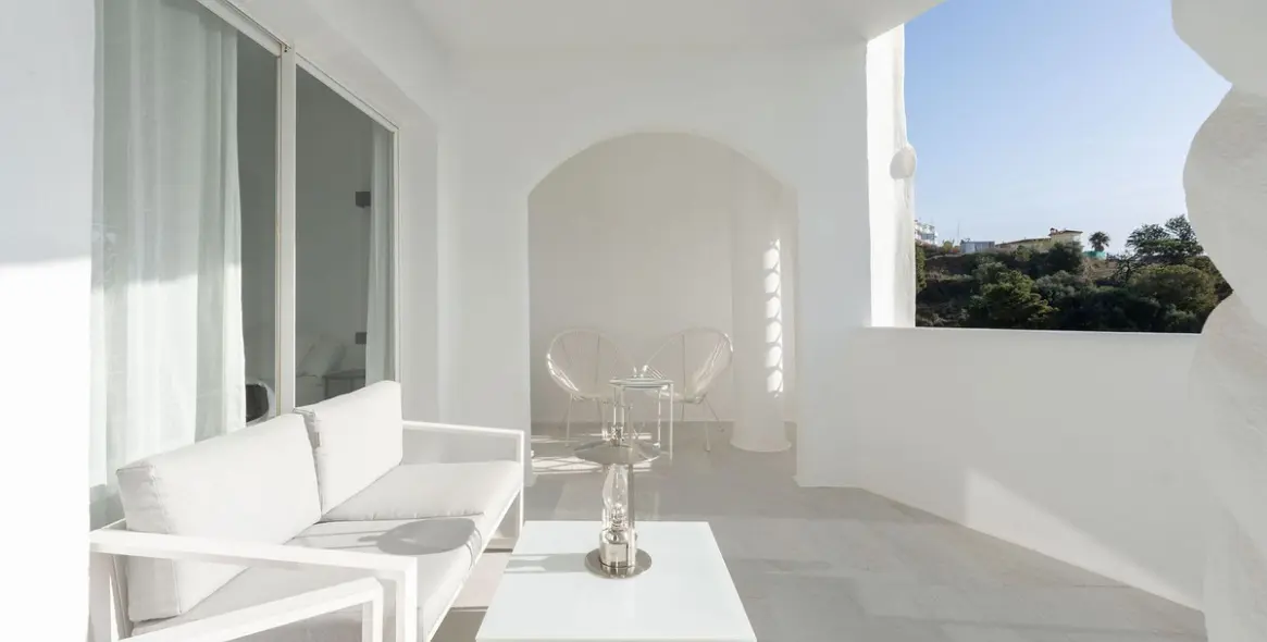 Продажа апартаментов на среднем этаже в Calahonda 2