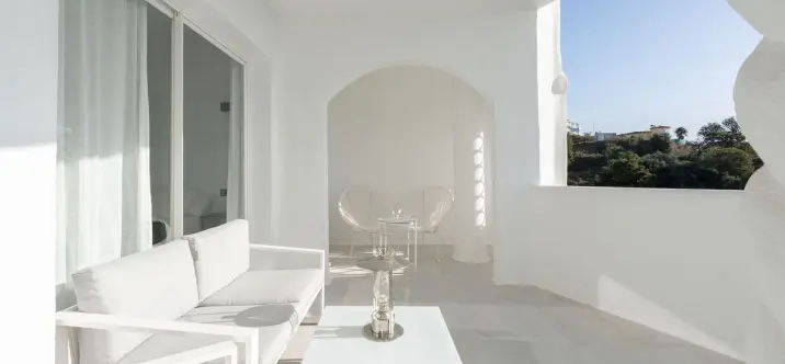 Продажа апартаментов на среднем этаже в Calahonda 1