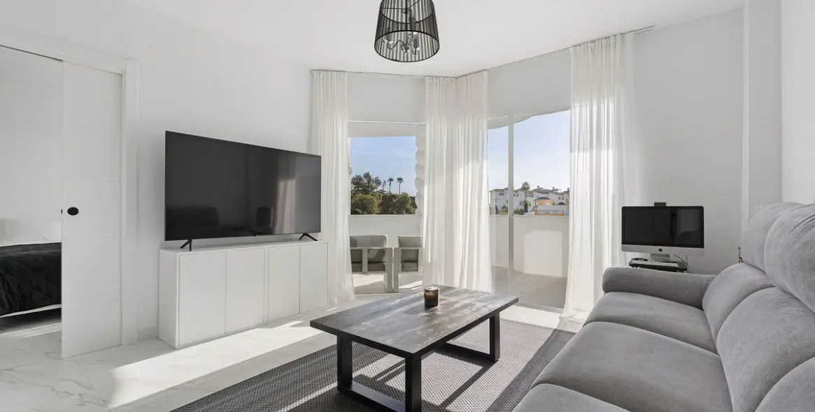 Продажа апартаментов на среднем этаже в Calahonda 4