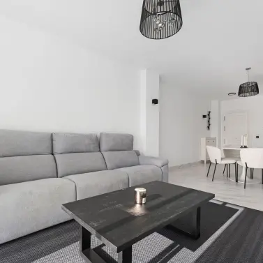 Продажа апартаментов на среднем этаже в Calahonda