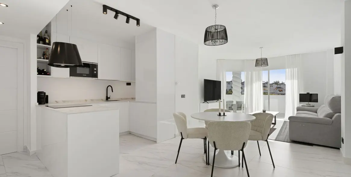 Продажа апартаментов на среднем этаже в Calahonda 9