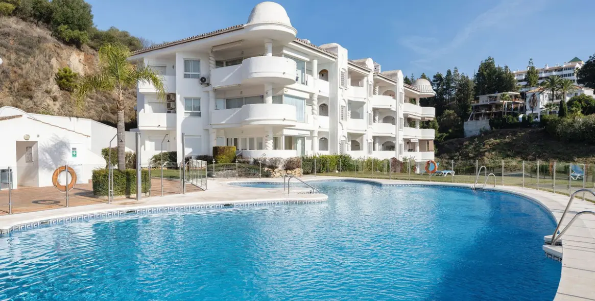 Продажа апартаментов на среднем этаже в Calahonda 18