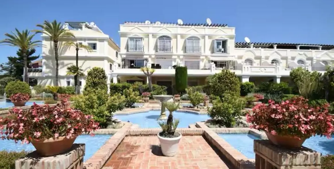 Sale of ground floor apartment in Aloha 1