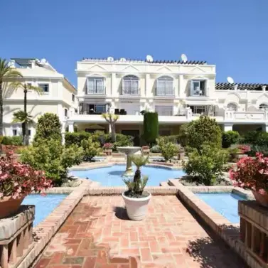 Sale of ground floor apartment in Aloha