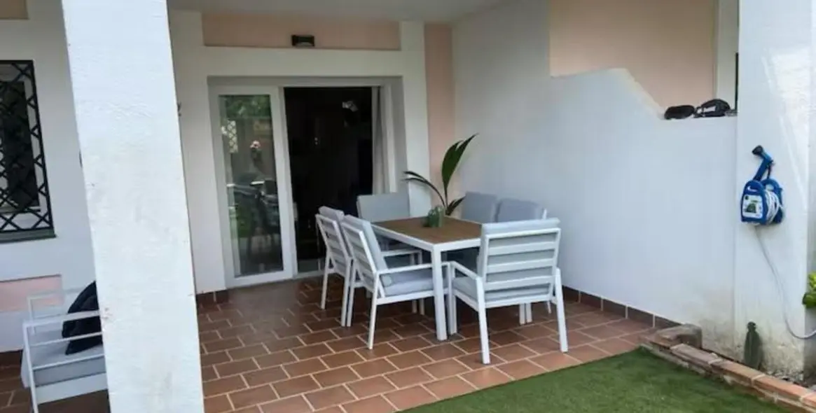 Sale of ground floor apartment in Aloha 13