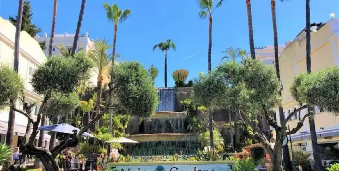 Sale of ground floor apartment in Aloha 18