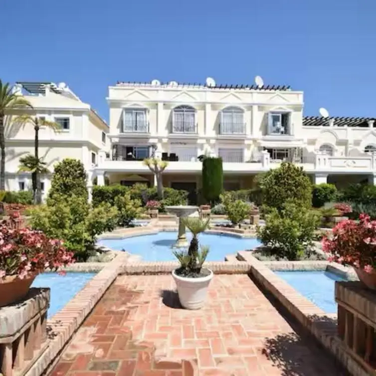 Sale of ground floor apartment in Aloha