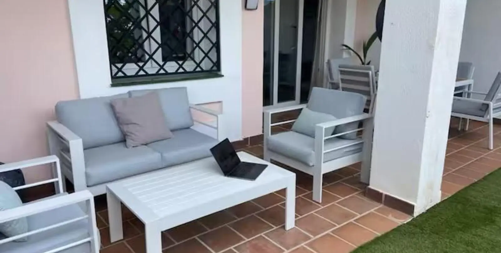 Sale of ground floor apartment in Aloha 12