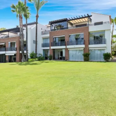 Продажа апартаментов на среднем этаже в Estepona