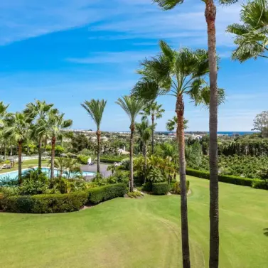 Продажа апартаментов на среднем этаже в Estepona